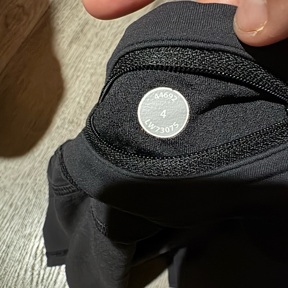 lululemon athletica Women's Black Groovy Run Short 4 - Picture 6 of 6